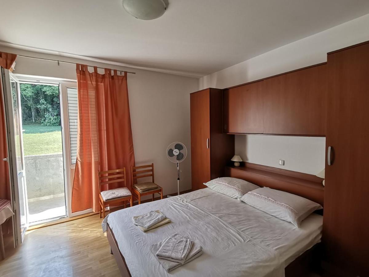 Apartmani Skaric Лопар Экстерьер фото